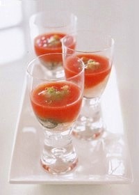 cocktail aux tomates parfumé au basilic frais et huître et 