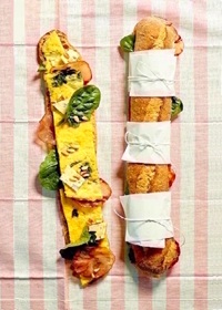 baguette à l'omelette au bleu, bacon et épinards